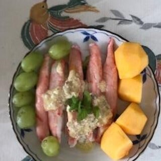 リーフレタス風味かまぼこ　柿　葡萄　タルタルソース